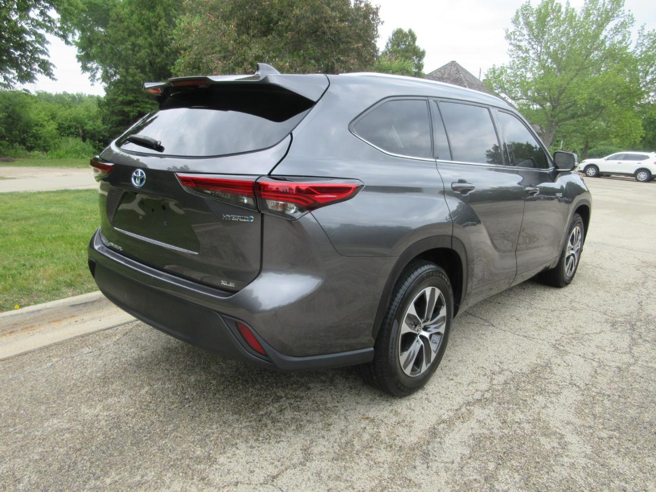 Toyota Highlander Hybrid XLE FWD (Natl) 2021