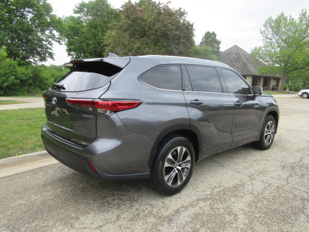 Toyota Highlander Hybrid XLE FWD (Natl) 2021