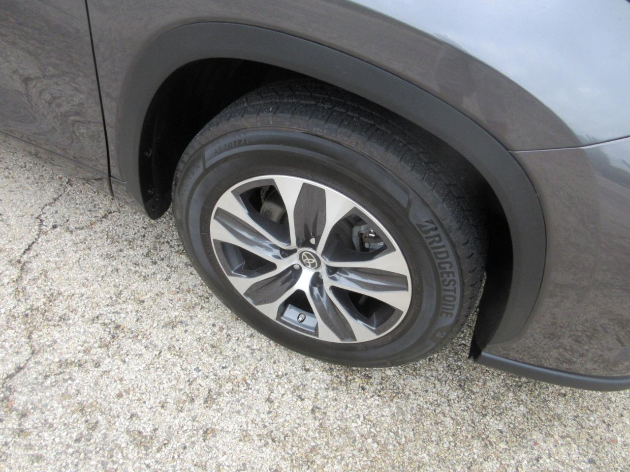 Toyota Highlander Hybrid XLE FWD (Natl) 2021