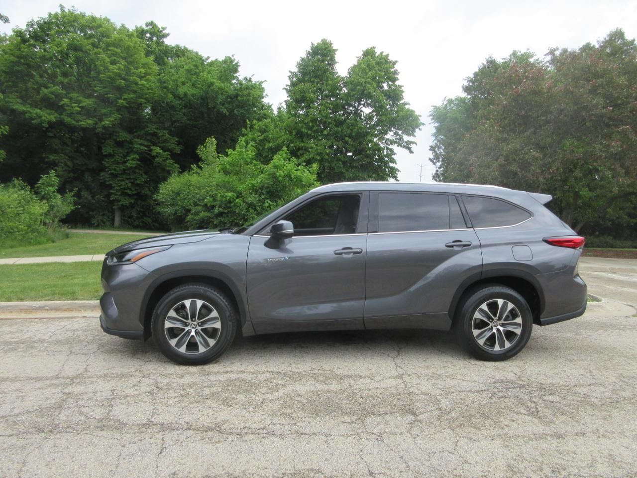 Toyota Highlander Hybrid XLE FWD (Natl) 2021