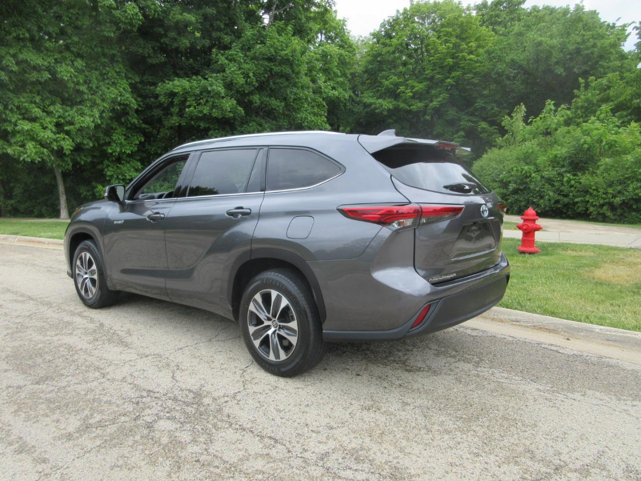 Toyota Highlander Hybrid XLE FWD (Natl) 2021