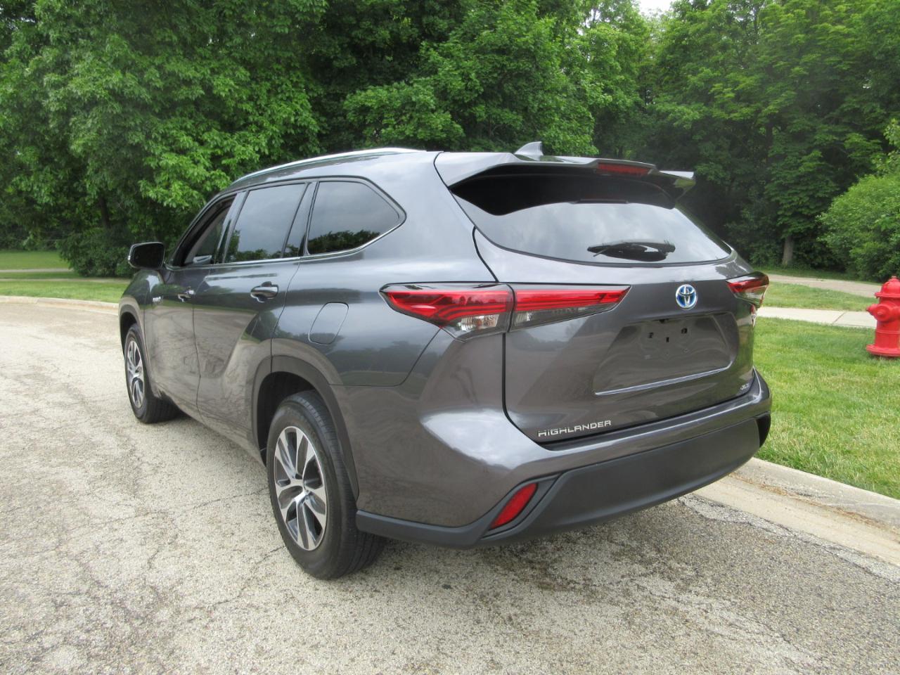 Toyota Highlander Hybrid XLE FWD (Natl) 2021