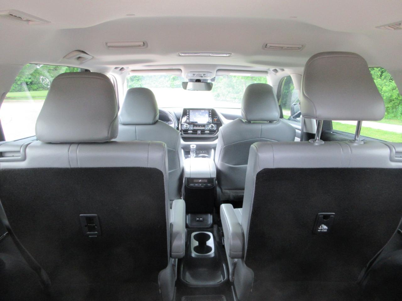 Toyota Highlander Hybrid XLE FWD (Natl) 2021
