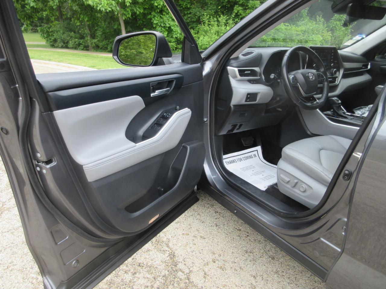 Toyota Highlander Hybrid XLE FWD (Natl) 2021