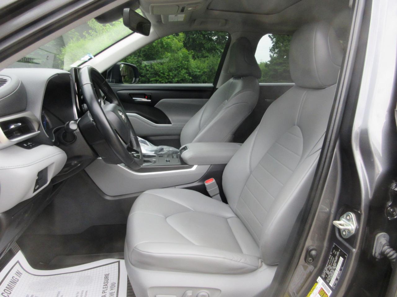Toyota Highlander Hybrid XLE FWD (Natl) 2021