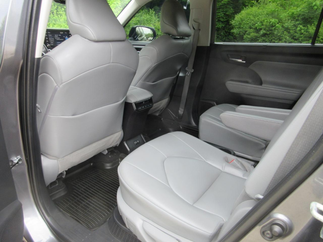 Toyota Highlander Hybrid XLE FWD (Natl) 2021