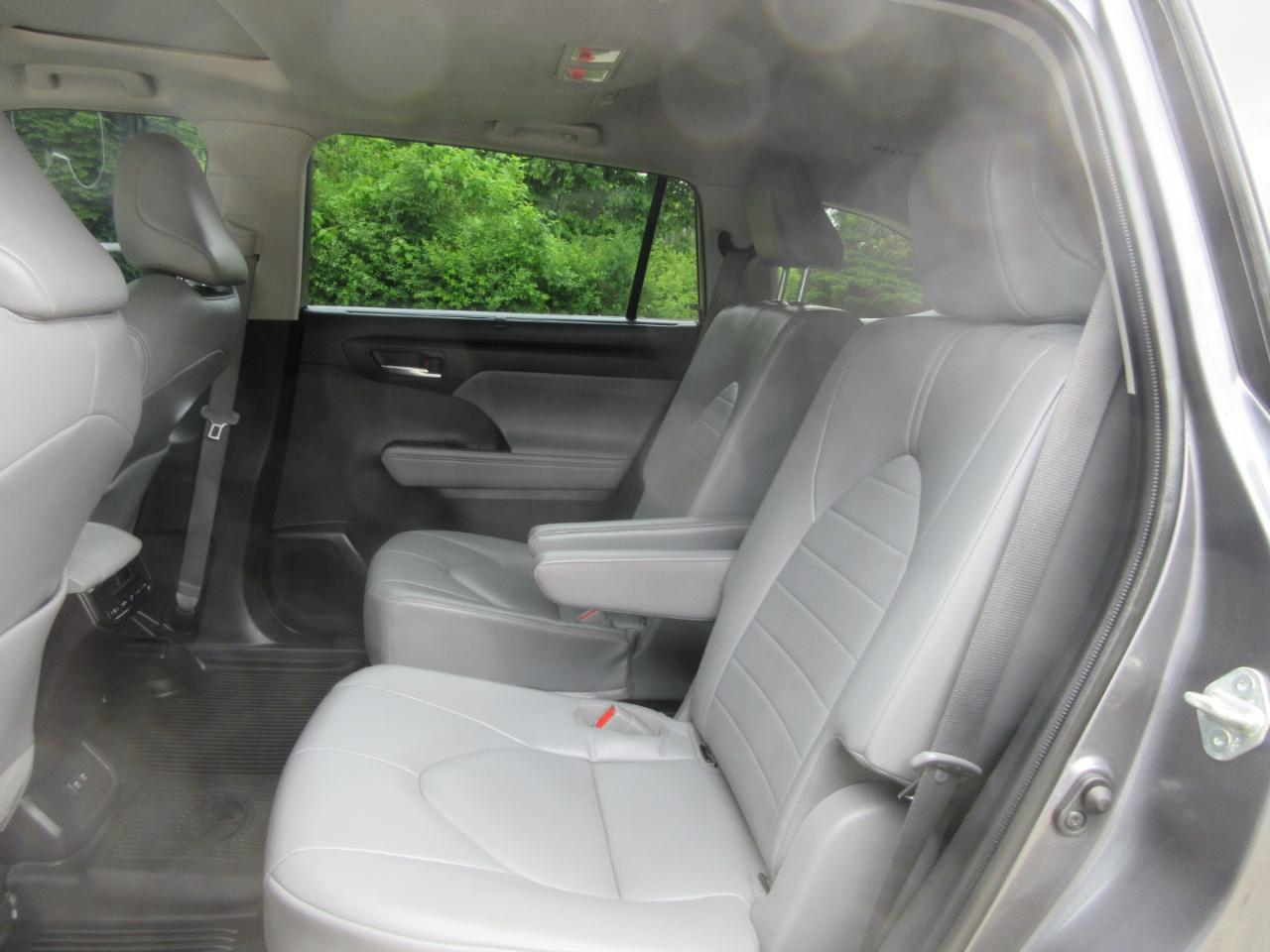Toyota Highlander Hybrid XLE FWD (Natl) 2021