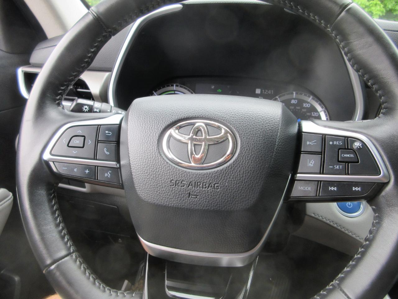 Toyota Highlander Hybrid XLE FWD (Natl) 2021