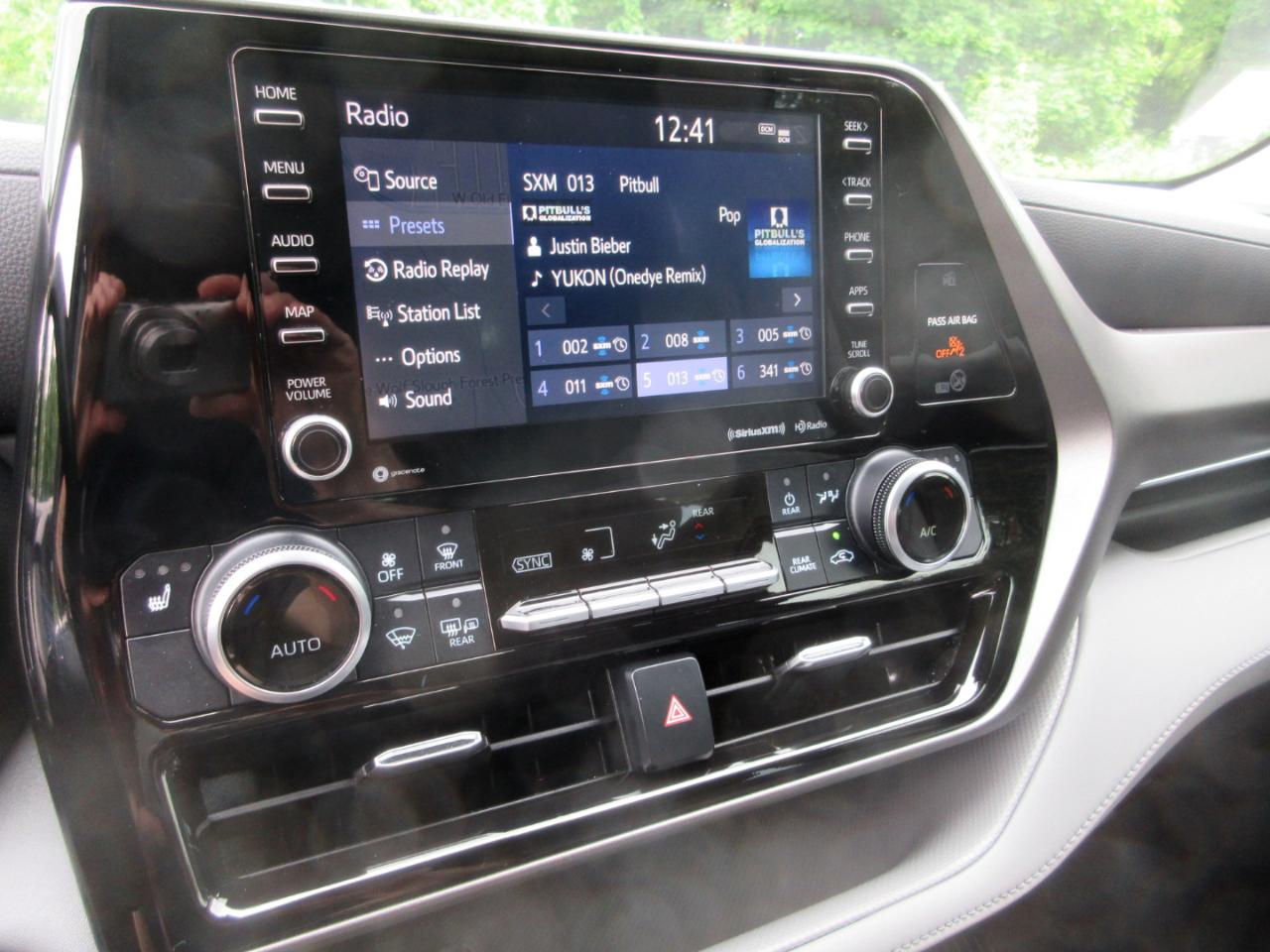 Toyota Highlander Hybrid XLE FWD (Natl) 2021