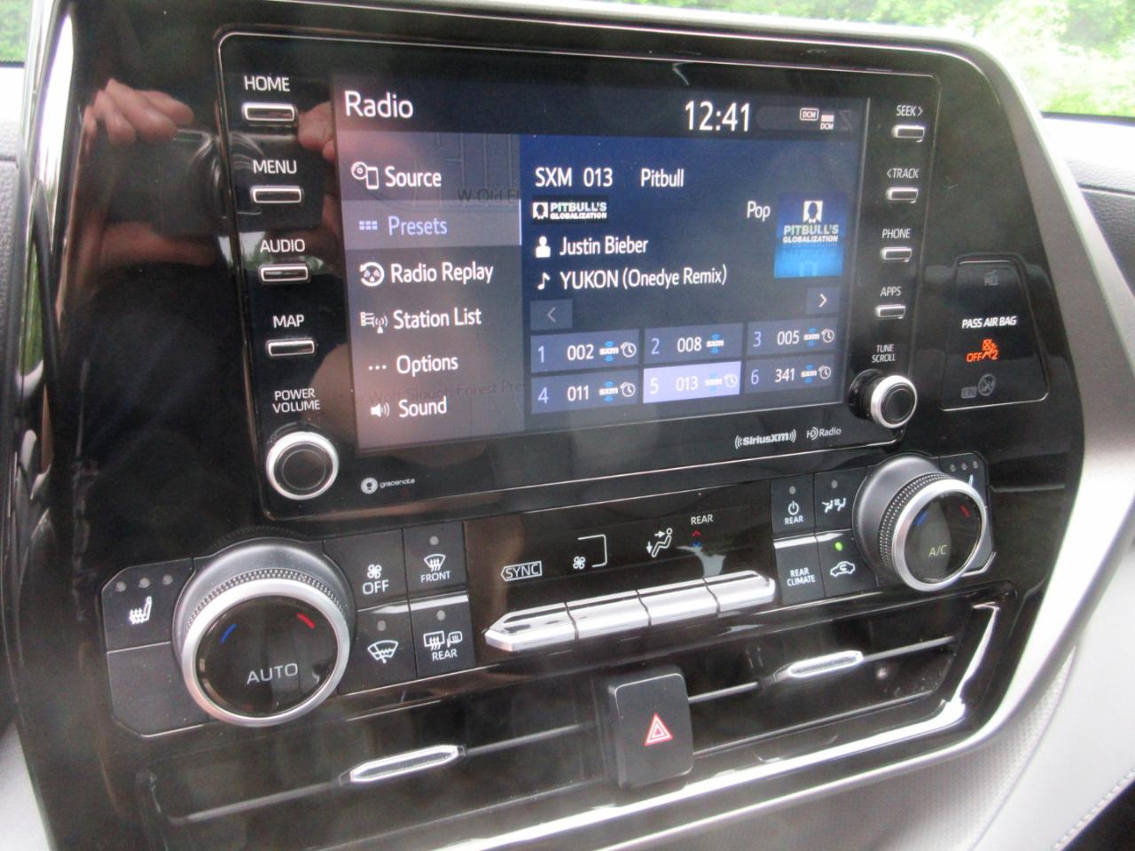 Toyota Highlander Hybrid XLE FWD (Natl) 2021