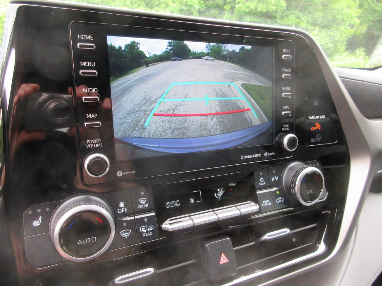 Toyota Highlander Hybrid XLE FWD (Natl) 2021