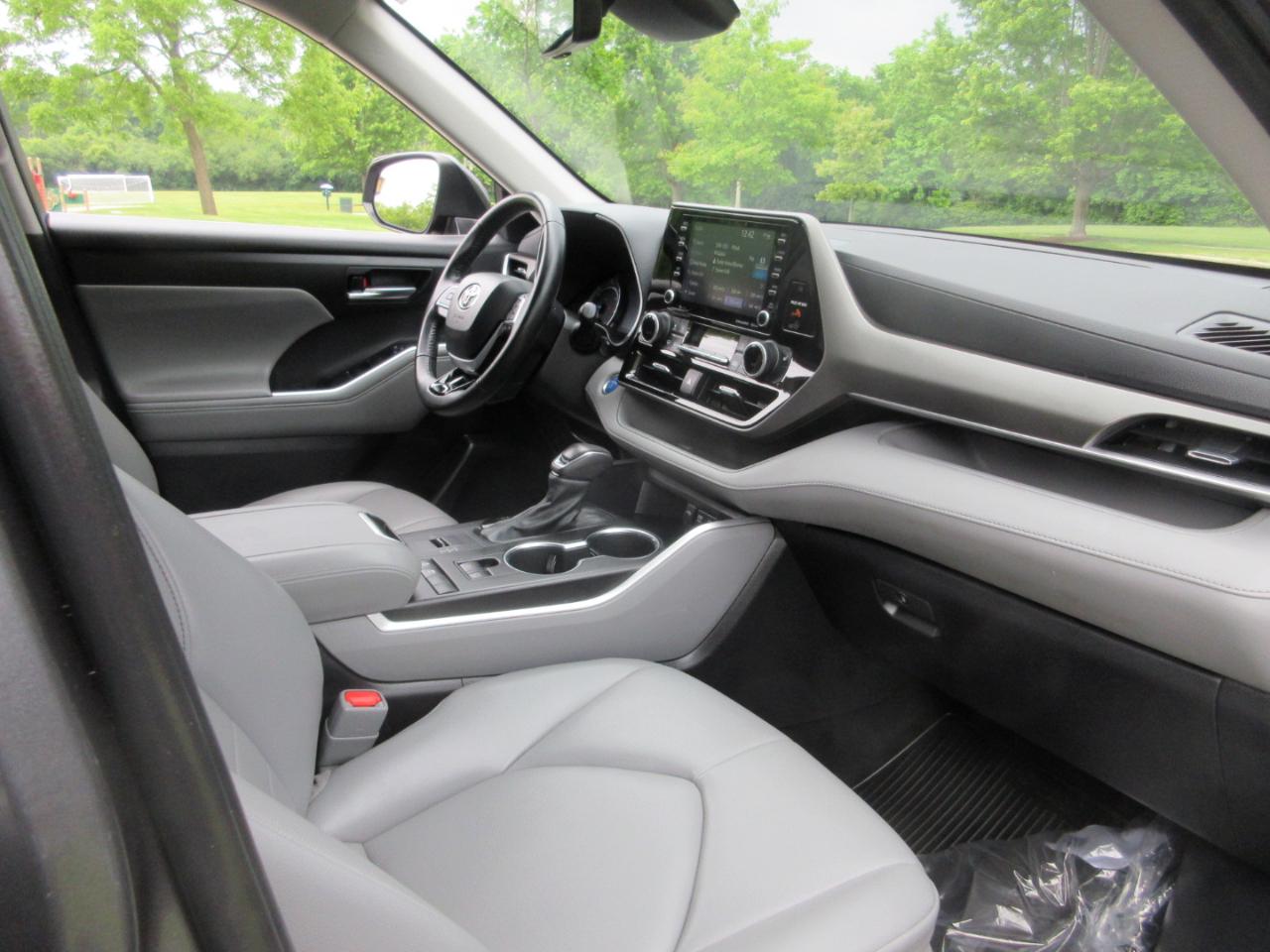 Toyota Highlander Hybrid XLE FWD (Natl) 2021