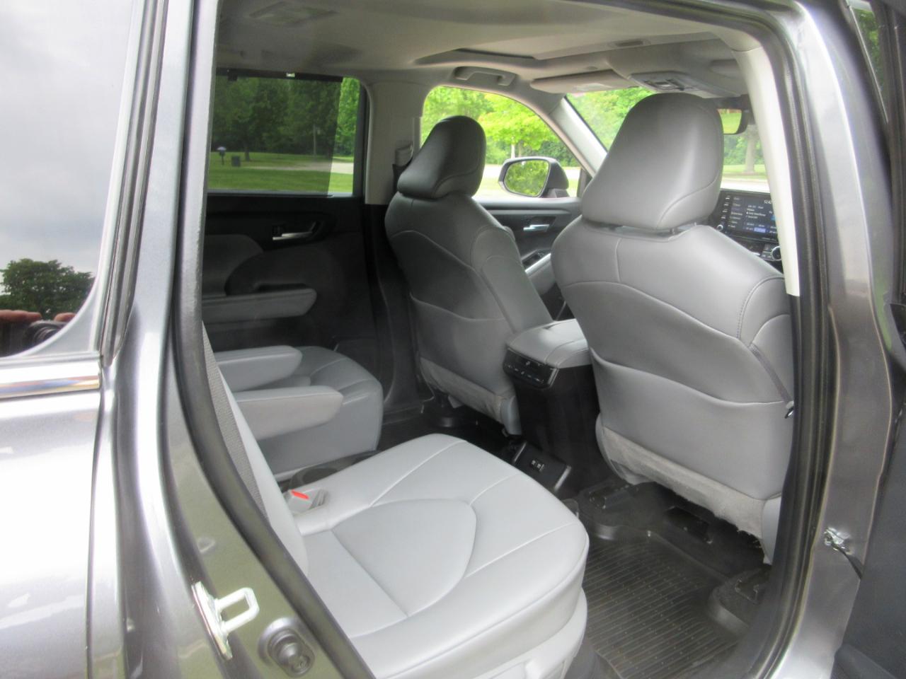 Toyota Highlander Hybrid XLE FWD (Natl) 2021