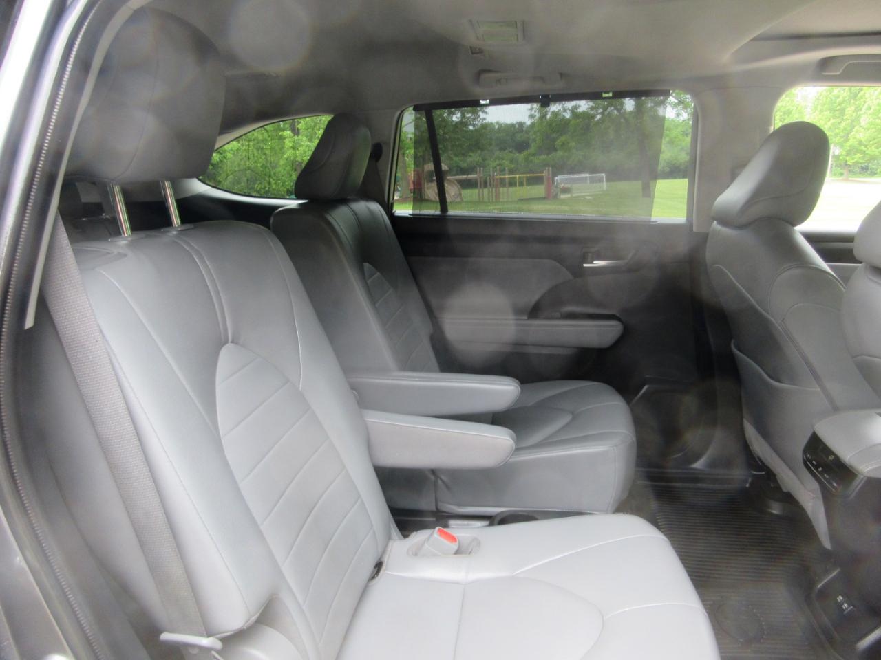 Toyota Highlander Hybrid XLE FWD (Natl) 2021
