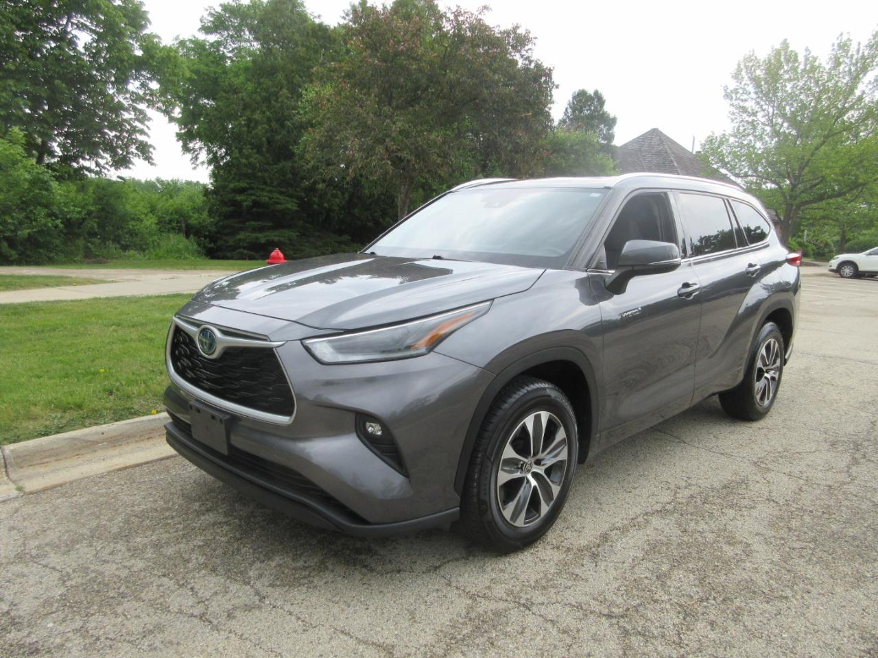 Toyota Highlander Hybrid XLE FWD (Natl) 2021