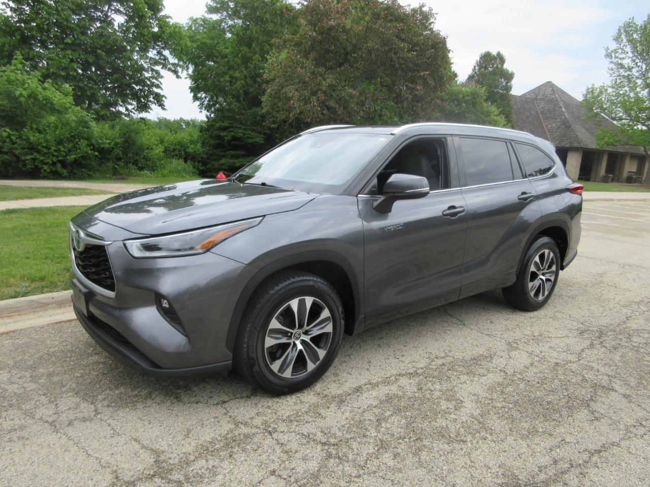Toyota Highlander Hybrid XLE FWD (Natl) 2021
