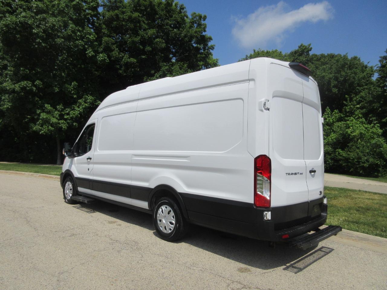 Ford Transit Cargo Van T-350 148" EL Hi Rf 9500 GVWR RWD 2022