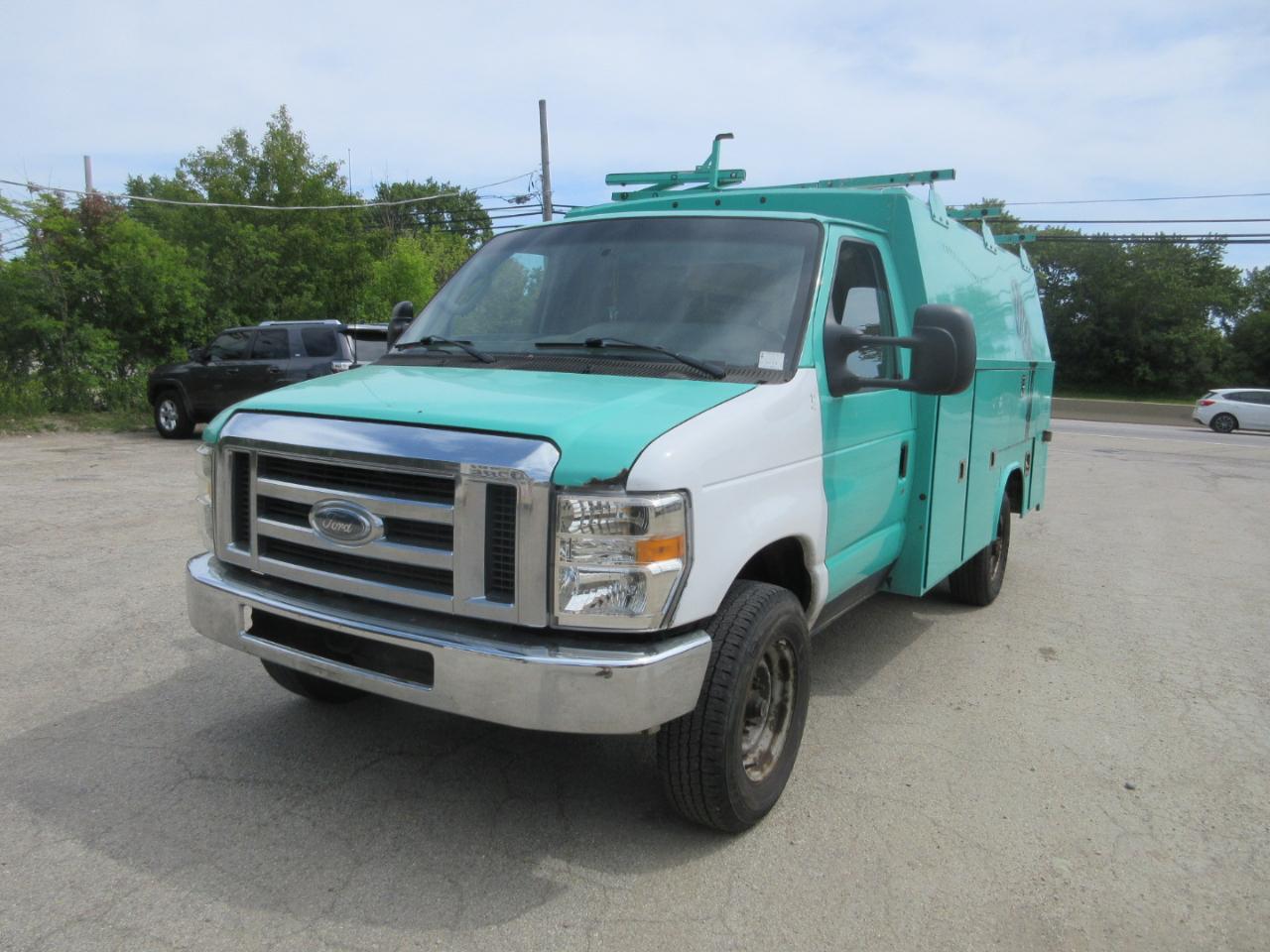 Ford Econoline Commercial Cutaway E-350 Super Duty 138" 5-Spd SRW 2012