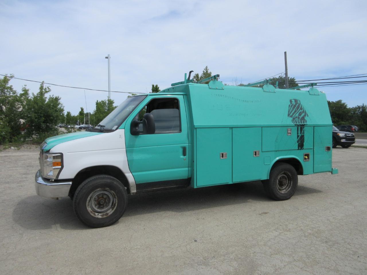 Ford Econoline Commercial Cutaway E-350 Super Duty 138" 5-Spd SRW 2012