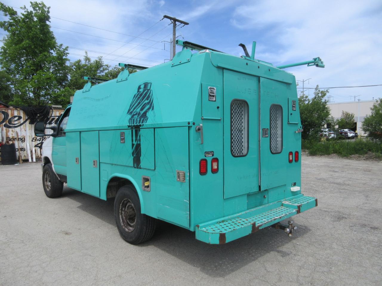 Ford Econoline Commercial Cutaway E-350 Super Duty 138" 5-Spd SRW 2012