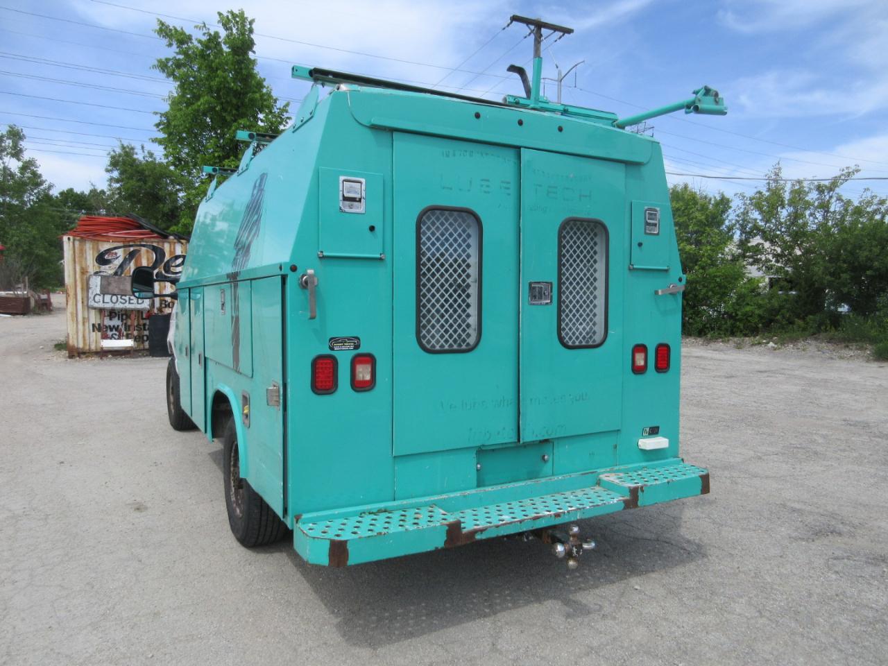 Ford Econoline Commercial Cutaway E-350 Super Duty 138" 5-Spd SRW 2012