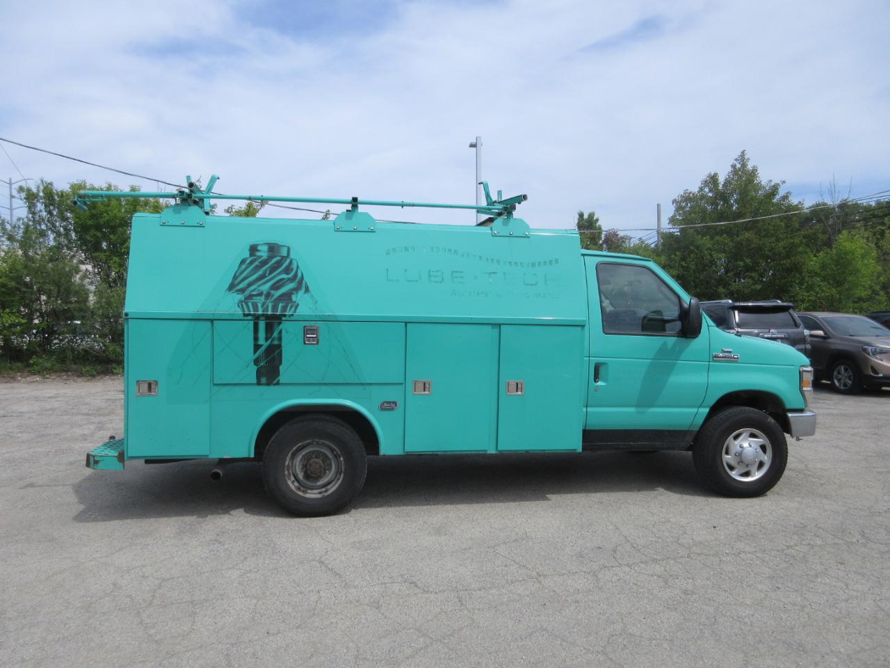 Ford Econoline Commercial Cutaway E-350 Super Duty 138" 5-Spd SRW 2012