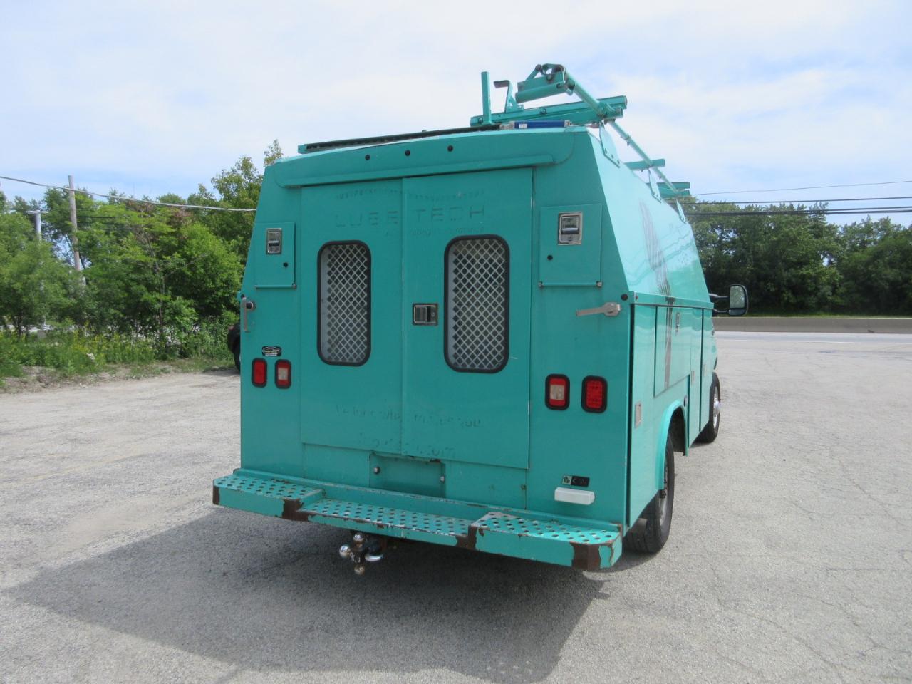 Ford Econoline Commercial Cutaway E-350 Super Duty 138" 5-Spd SRW 2012