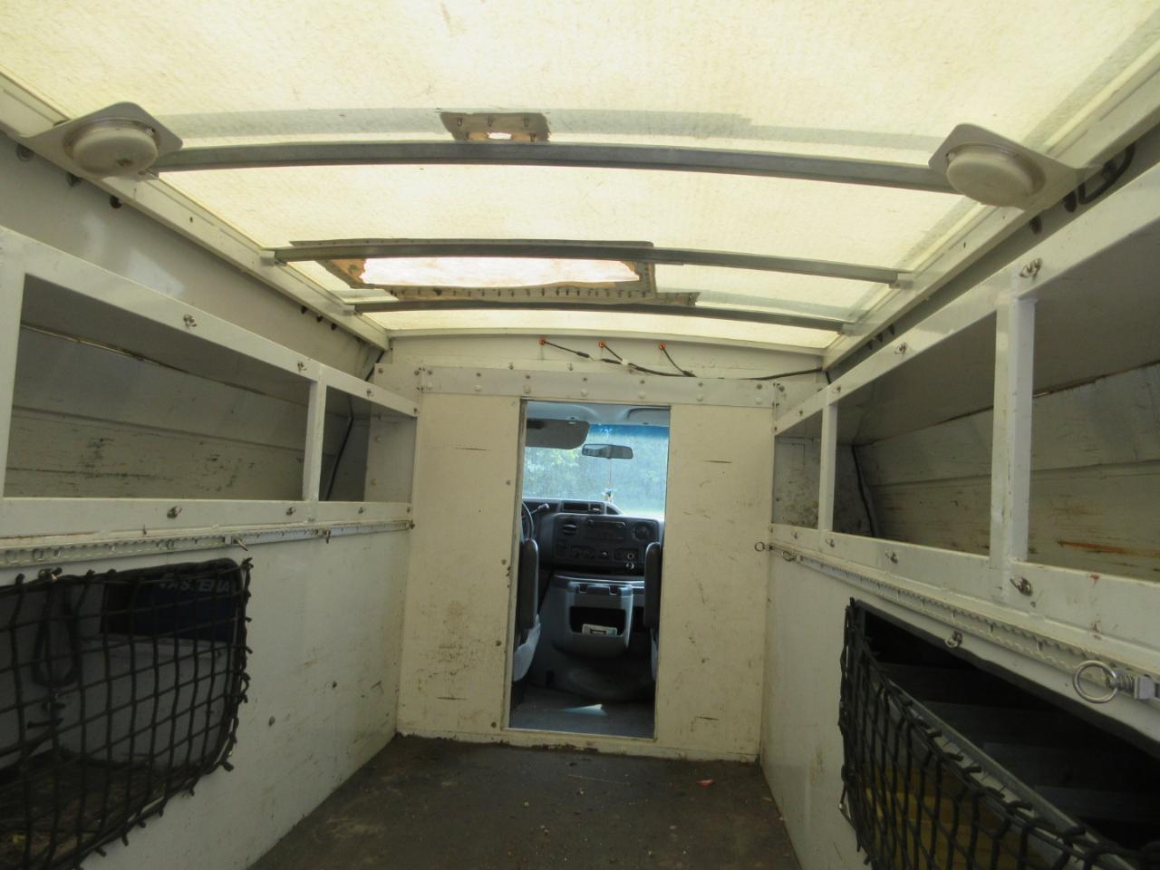 Ford Econoline Commercial Cutaway E-350 Super Duty 138" 5-Spd SRW 2012