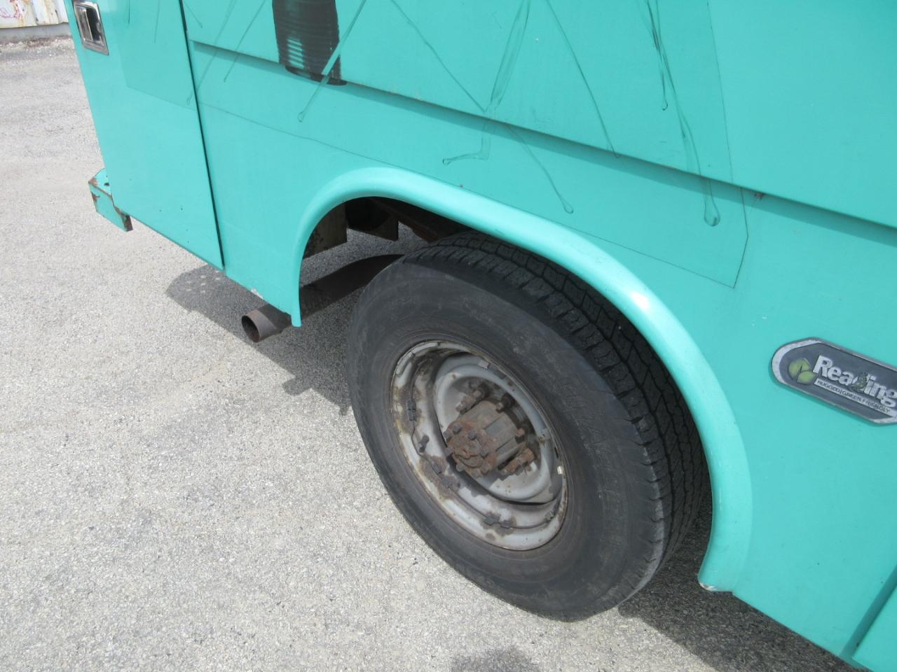 Ford Econoline Commercial Cutaway E-350 Super Duty 138" 5-Spd SRW 2012