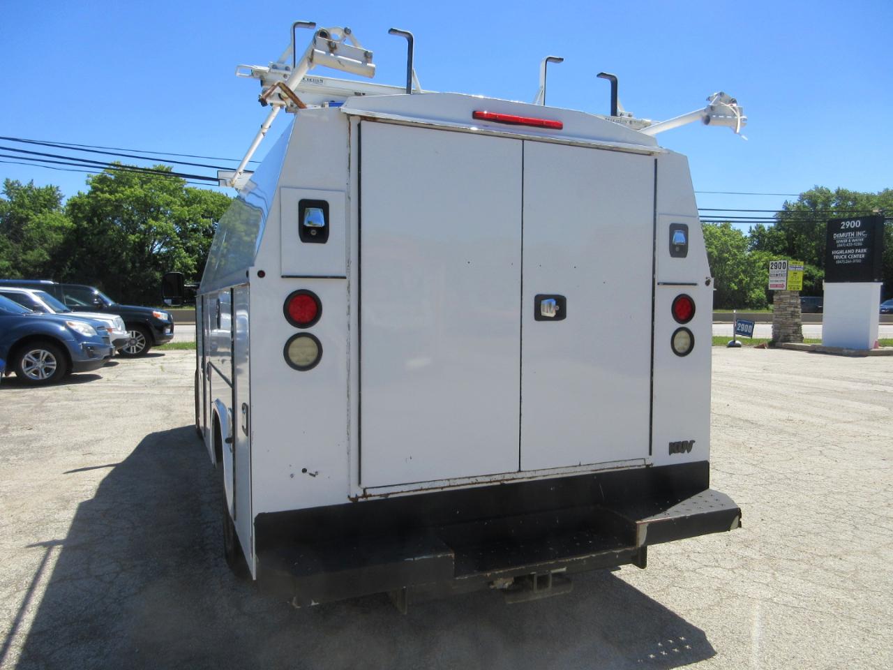 Ford Econoline Commercial Cutaway E-350 Super Duty 138" DRW 2016