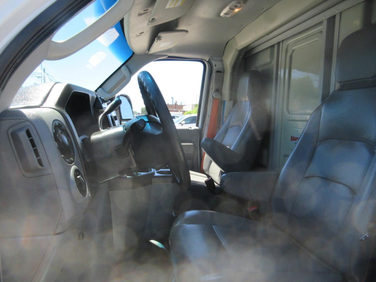 Ford Econoline Commercial Cutaway E-350 Super Duty 138" DRW 2016