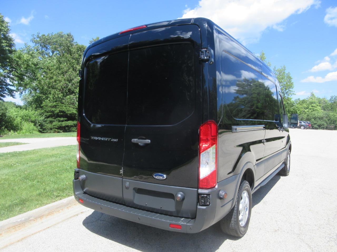 Ford Transit Cargo Van T-250 148" Med Rf 9000 GVWR Sliding RH Dr 2016