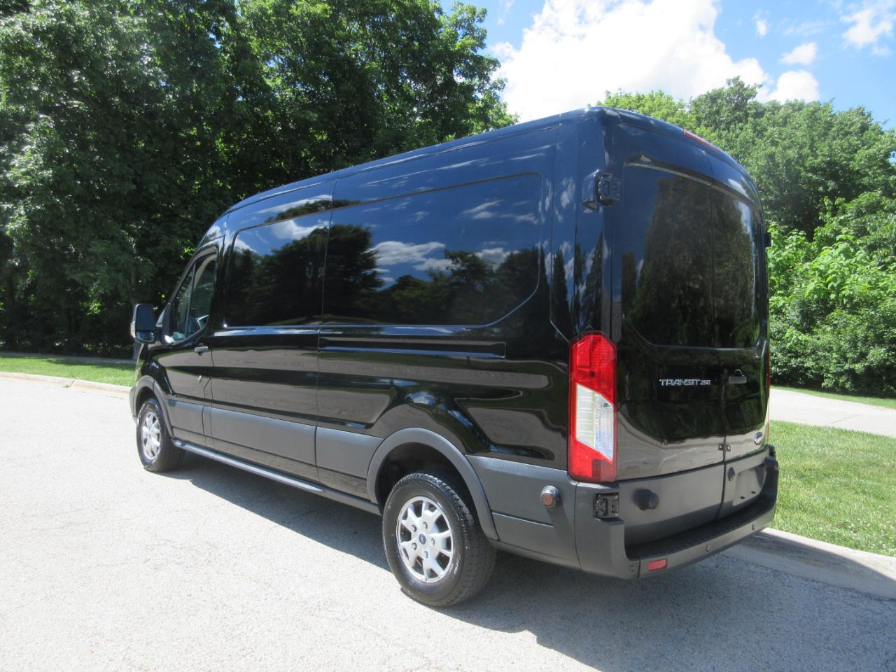 Ford Transit Cargo Van T-250 148" Med Rf 9000 GVWR Sliding RH Dr 2016