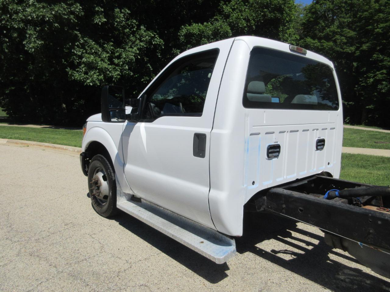 Ford Super Duty F-350 DRW 2WD Reg Cab 165" WB 84" CA XL 2014