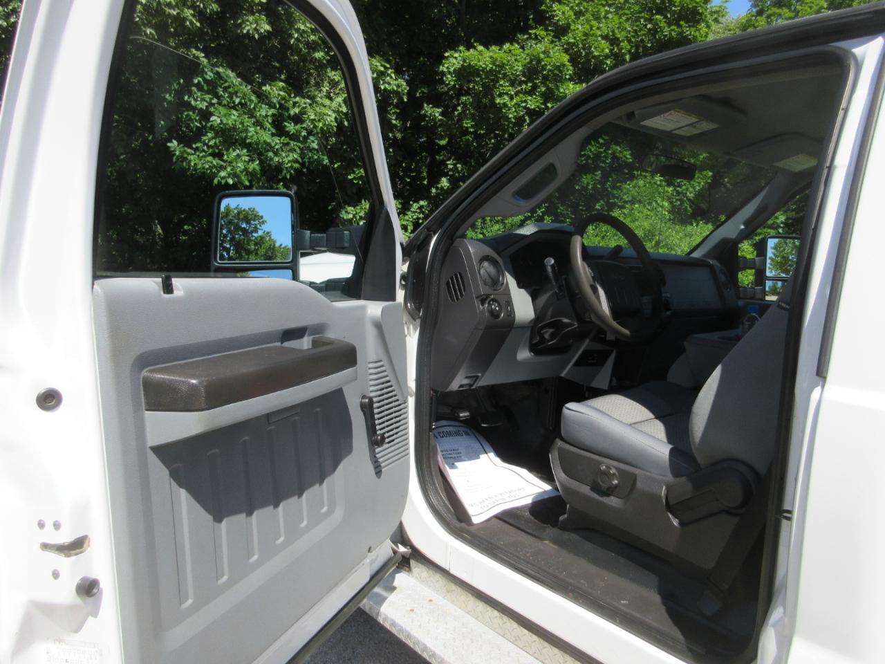 Ford Super Duty F-350 DRW 2WD Reg Cab 165" WB 84" CA XL 2014