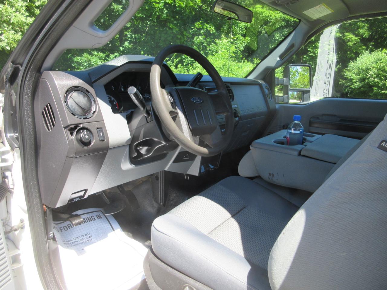 Ford Super Duty F-350 DRW 2WD Reg Cab 165" WB 84" CA XL 2014