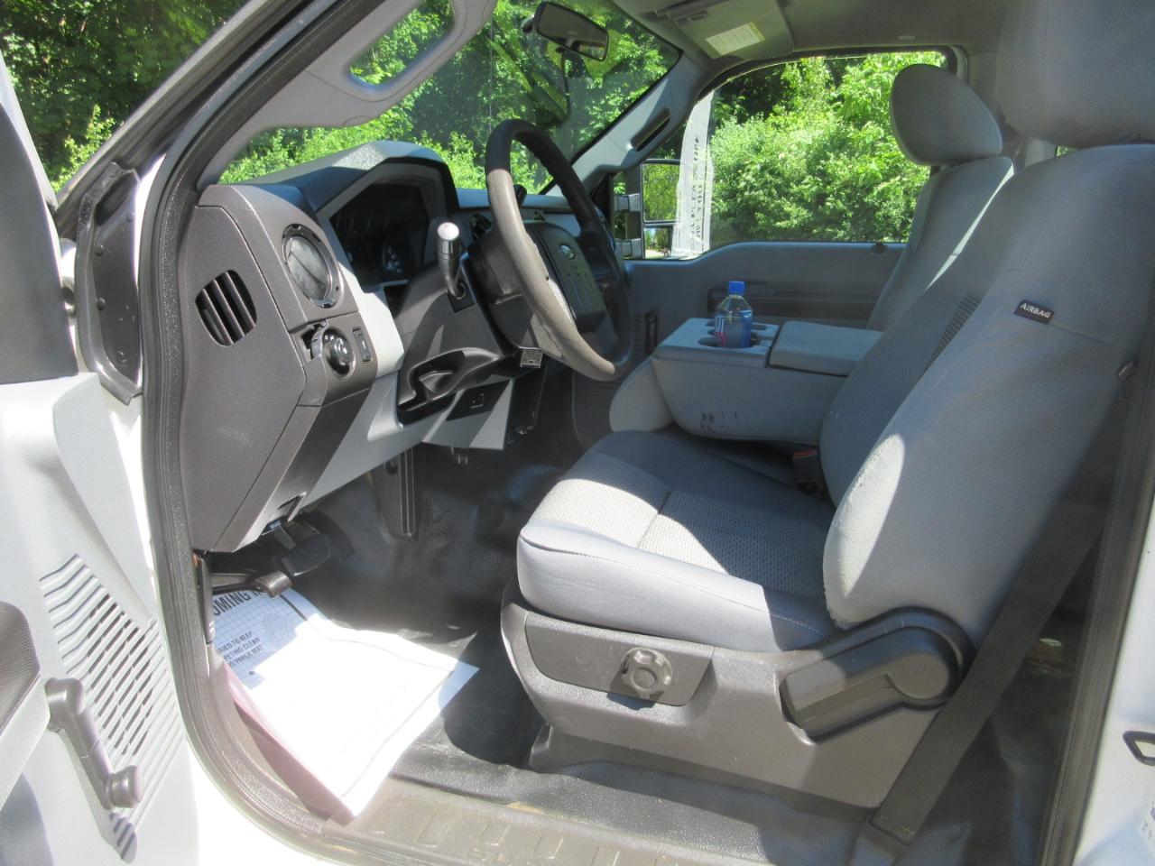 Ford Super Duty F-350 DRW 2WD Reg Cab 165" WB 84" CA XL 2014