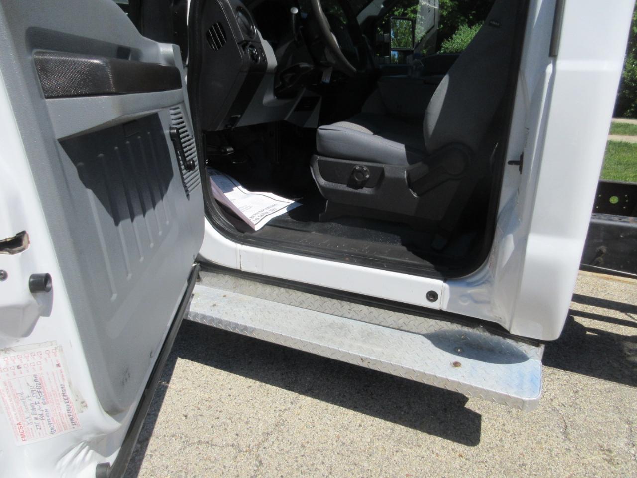 Ford Super Duty F-350 DRW 2WD Reg Cab 165" WB 84" CA XL 2014