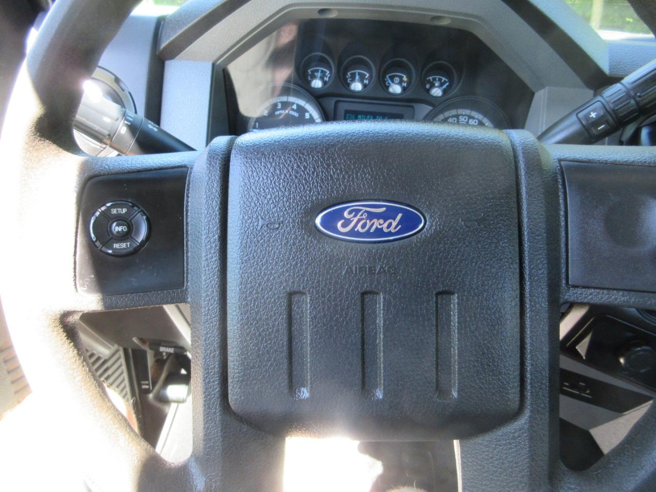 Ford Super Duty F-350 DRW 2WD Reg Cab 165" WB 84" CA XL 2014