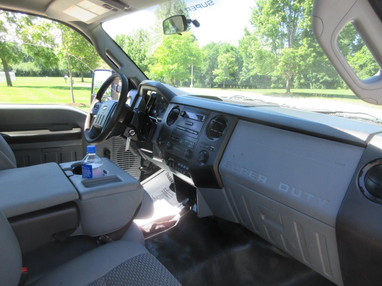 Ford Super Duty F-350 DRW 2WD Reg Cab 165" WB 84" CA XL 2014
