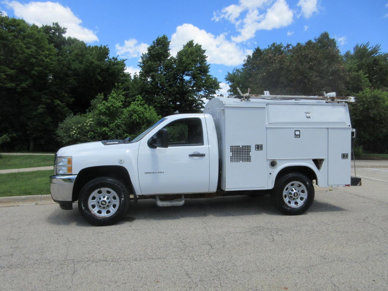 Chevrolet Silverado 3500HD 4WD Reg Cab 133.7" Work Truck 2012