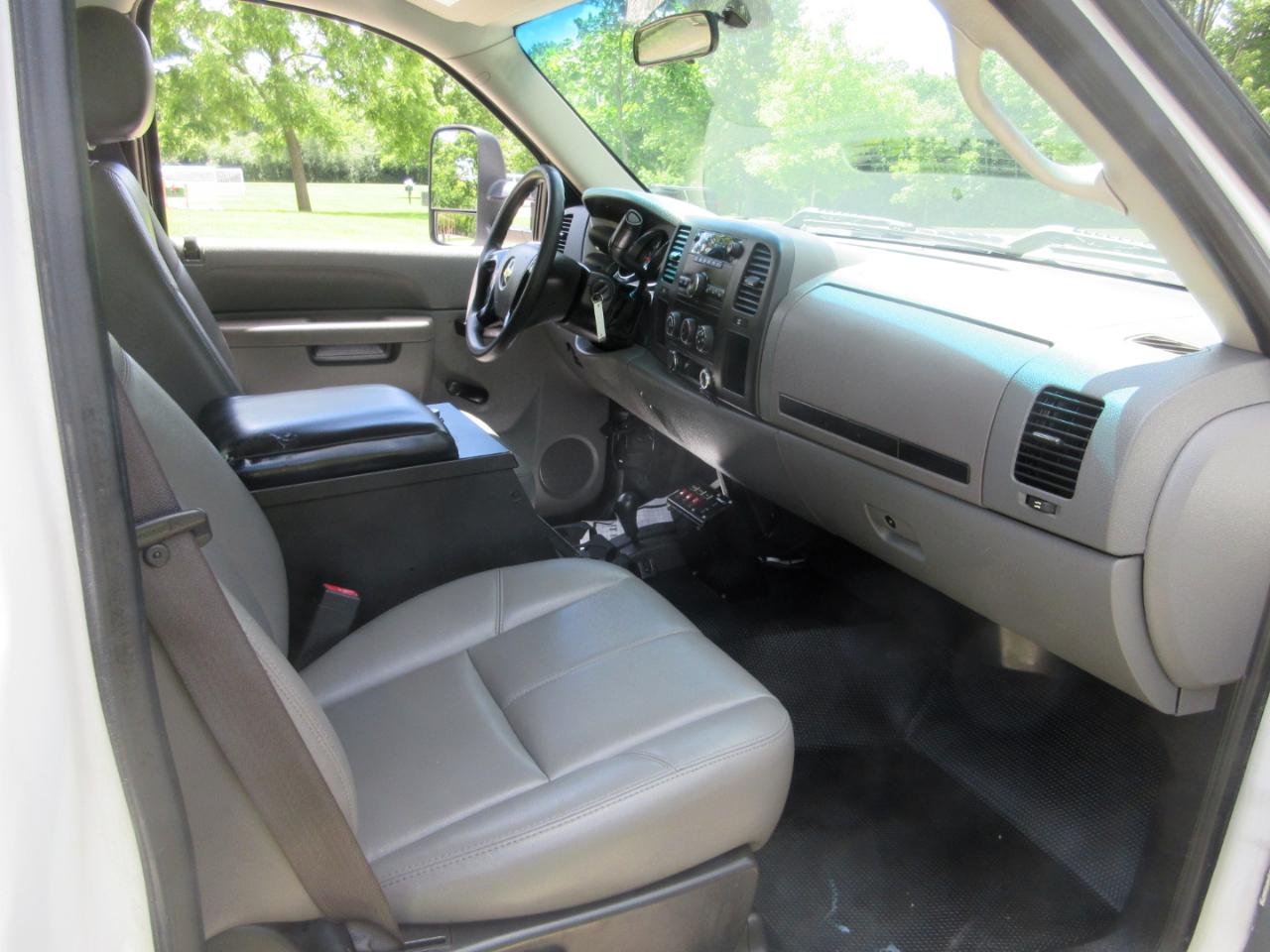 Chevrolet Silverado 3500HD 4WD Reg Cab 133.7" Work Truck 2012