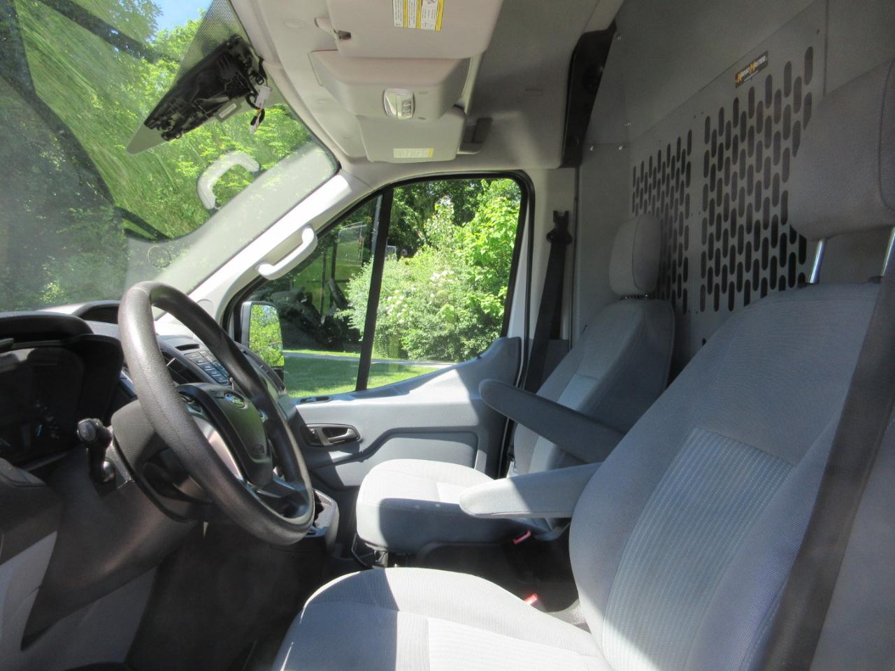 Ford Transit Van T-250 148" Med Rf 9000 GVWR Sliding RH Dr 2018