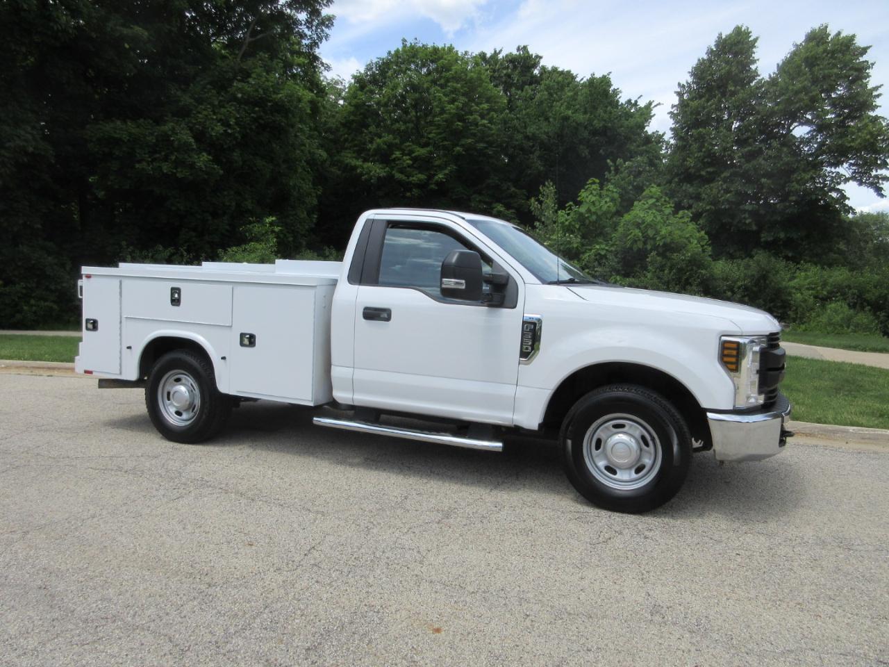 Ford Super Duty F-350 SRW XLT 2WD Reg Cab 8' Box 2019