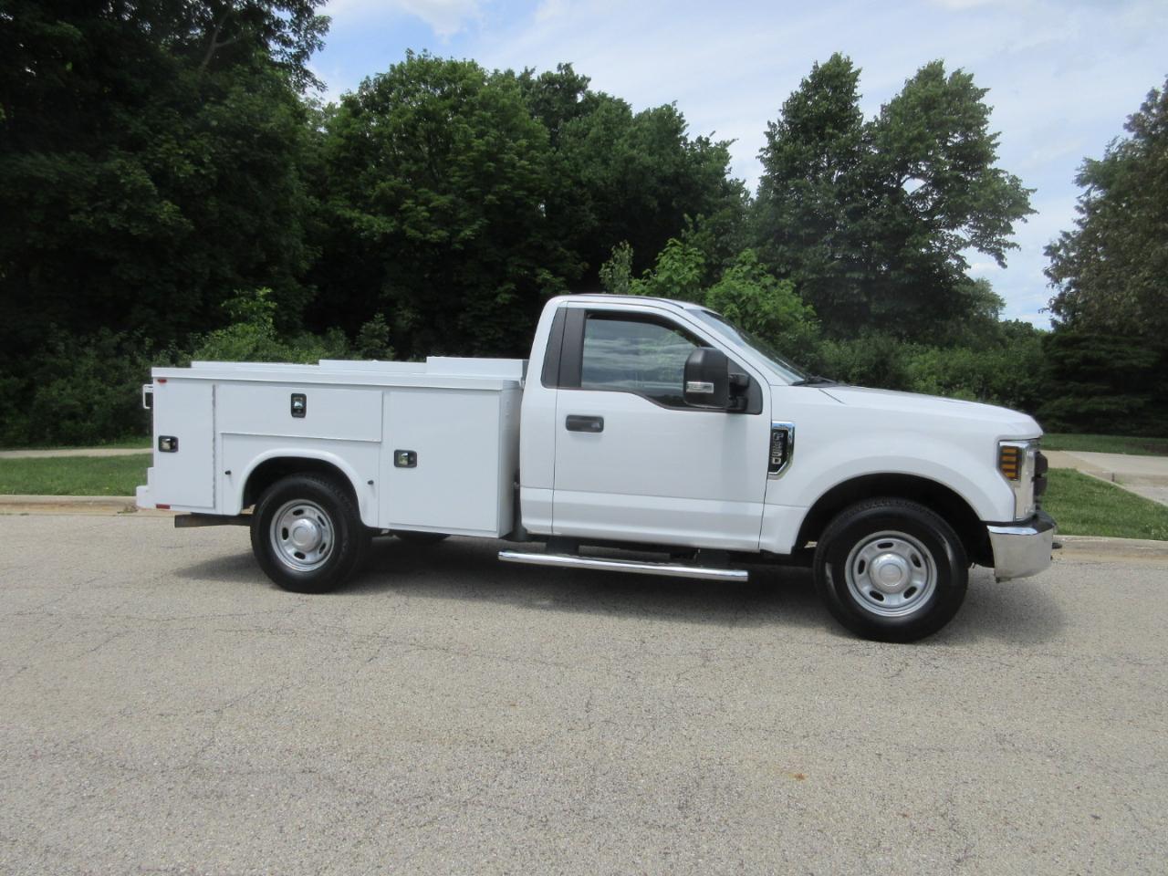 Ford Super Duty F-350 SRW XLT 2WD Reg Cab 8' Box 2019