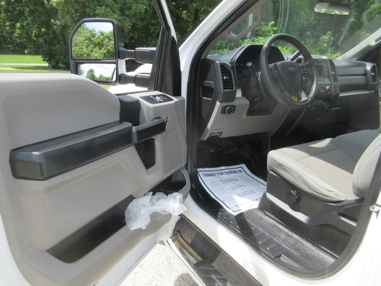 Ford Super Duty F-350 SRW XLT 2WD Reg Cab 8' Box 2019