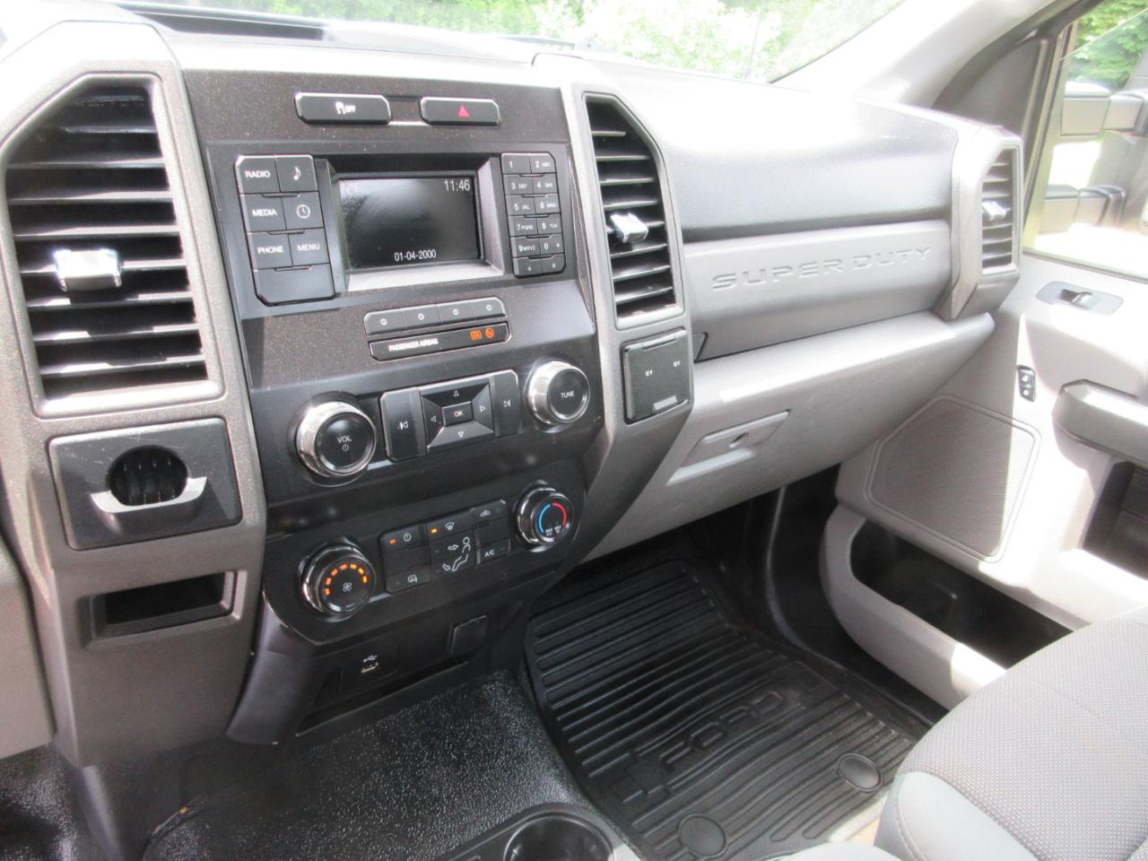 Ford Super Duty F-350 SRW XLT 2WD Reg Cab 8' Box 2019