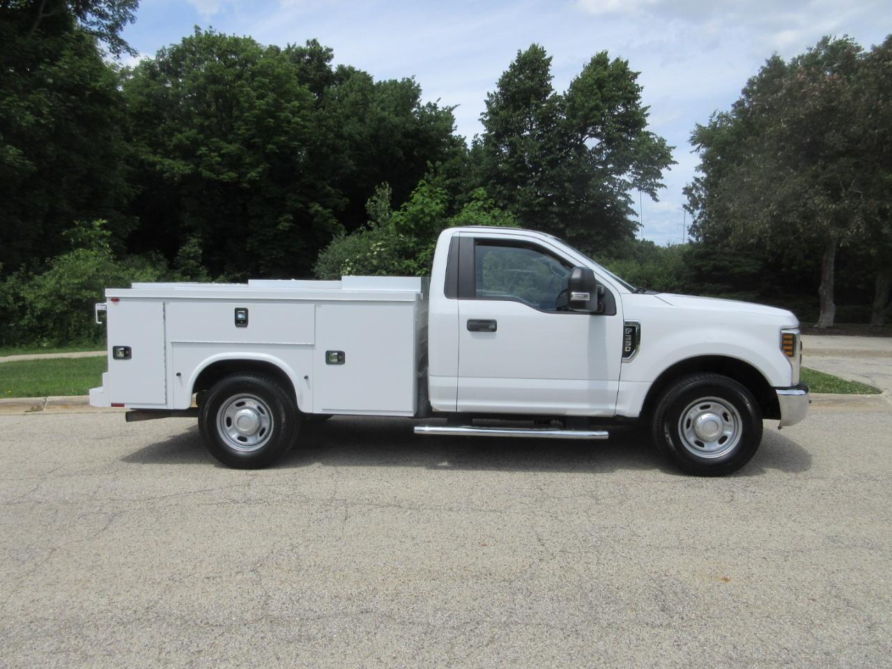Ford Super Duty F-350 SRW XLT 2WD Reg Cab 8' Box 2019