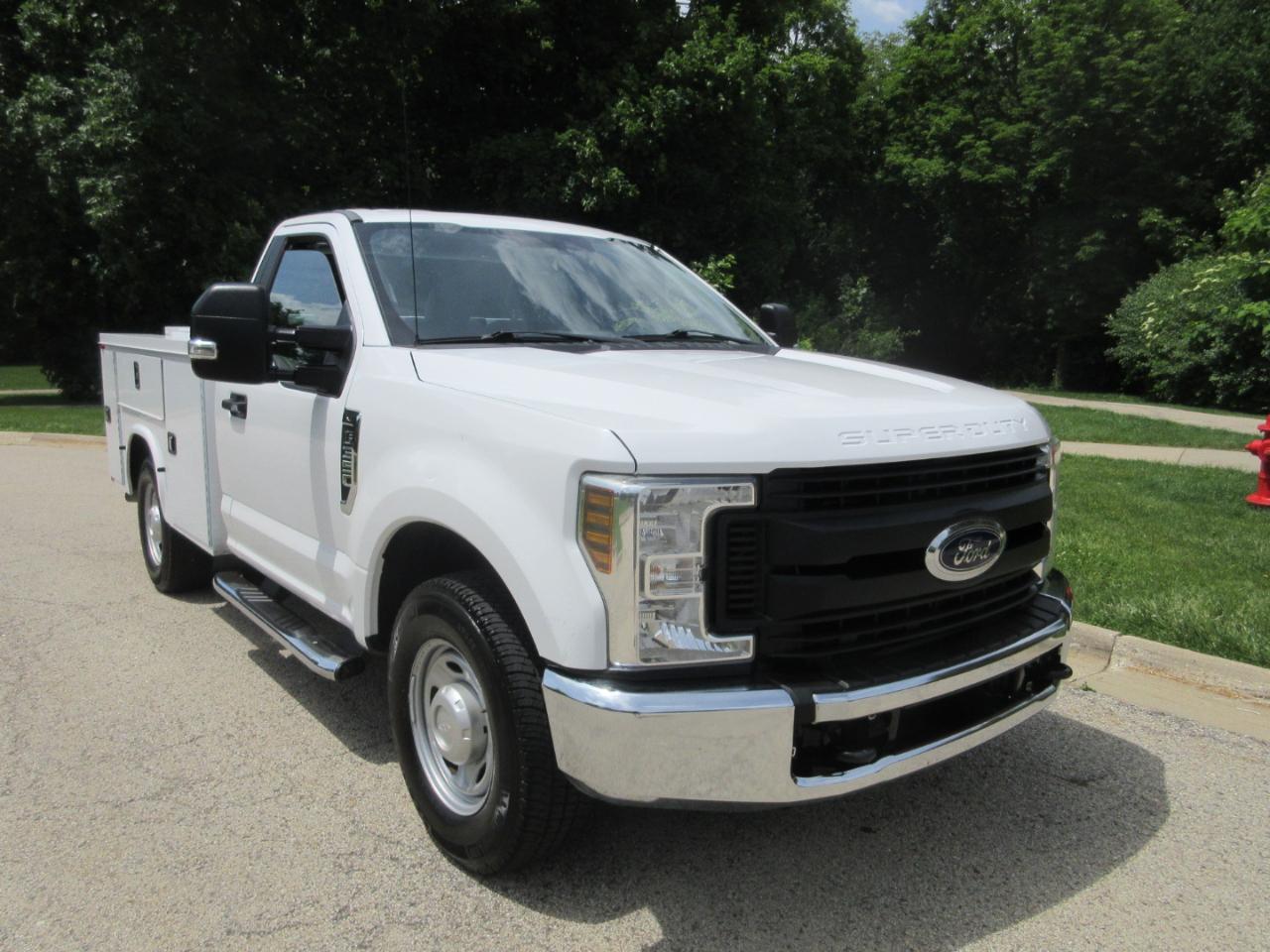 Ford Super Duty F-350 SRW XLT 2WD Reg Cab 8' Box 2019