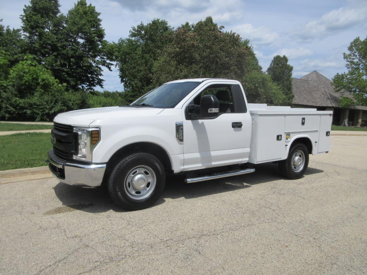 Ford Super Duty F-350 SRW XLT 2WD Reg Cab 8' Box 2019